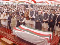 Shaykh-ul-Islam leading the Funeral prayer
