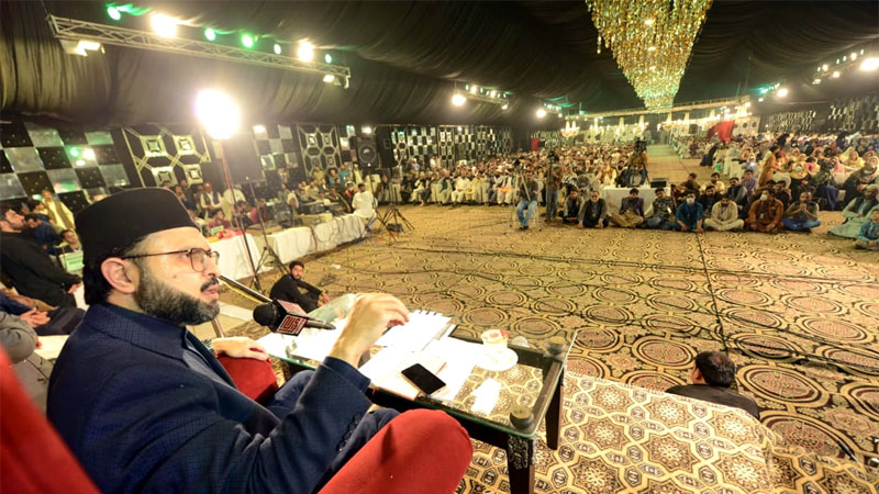 Dr Hassan Mohi-ud-Din Qadri address a Milad gathering in Gujranwala