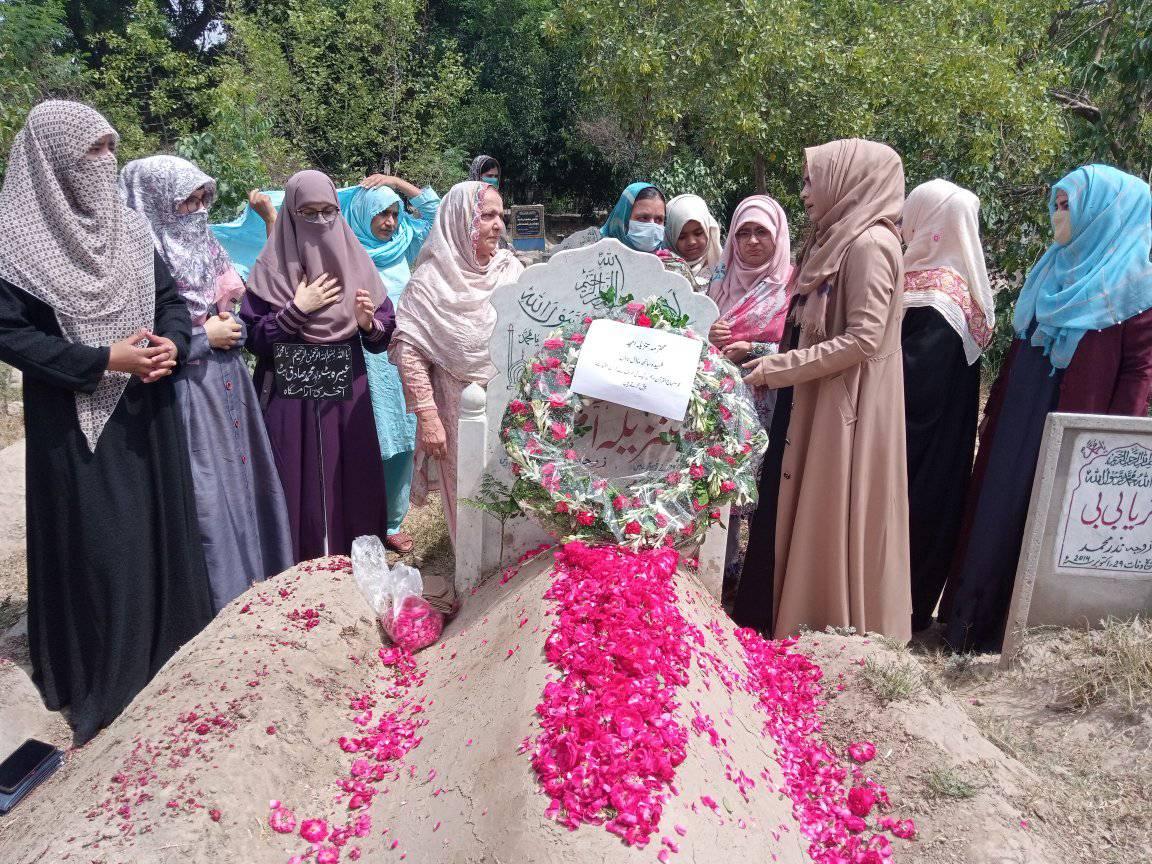 MWL delegation visits graves of Shaheed Tanzila Amjad & Shazia Murtaza