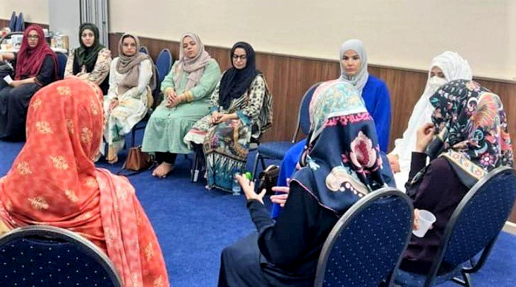 Dr Ghazala Qadri meets Minhaj-ul-Quran Women League The Hague Holland