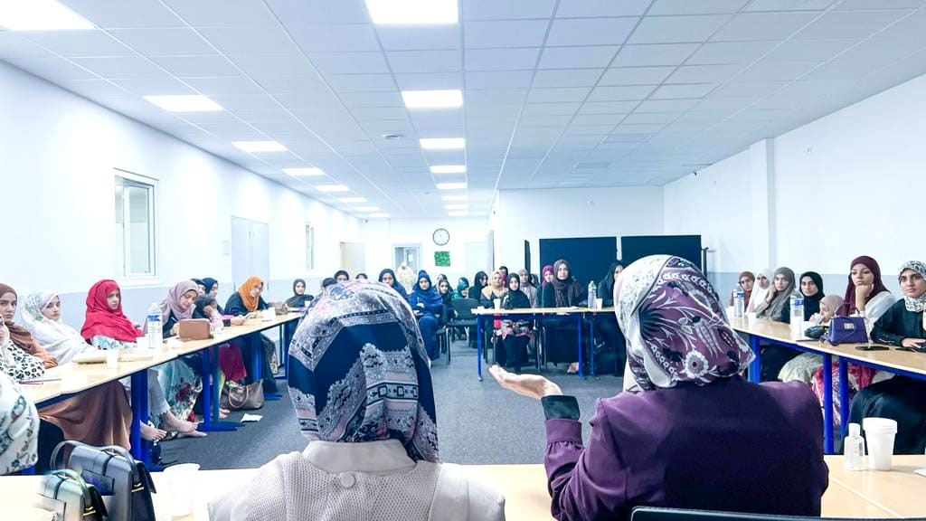 Dr Ghazala Qadri addressing Minhaj Sisters League Paris France