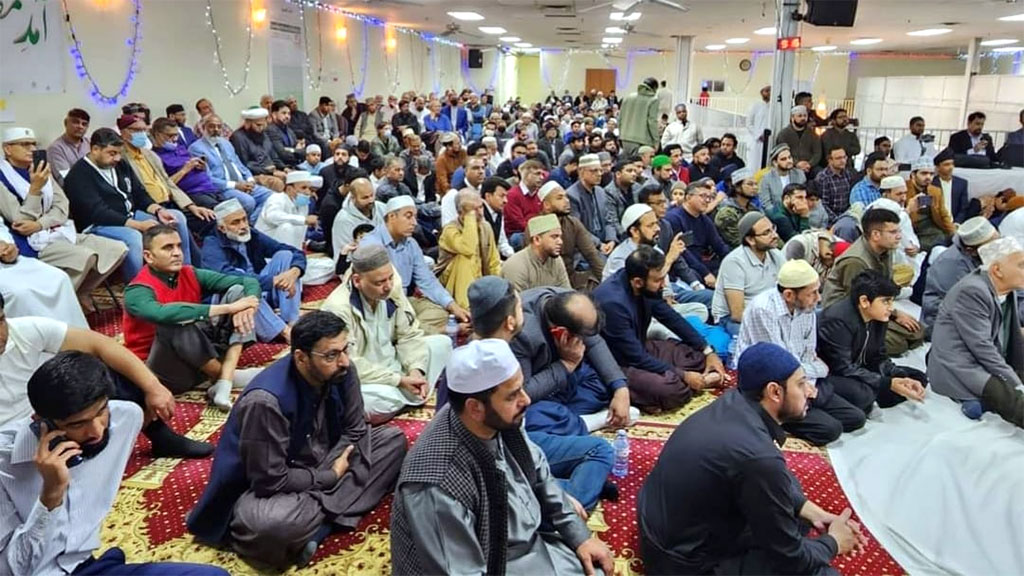 Dr Tahir ul Qadri addressing Mahfil e 11veen sharif in Canada