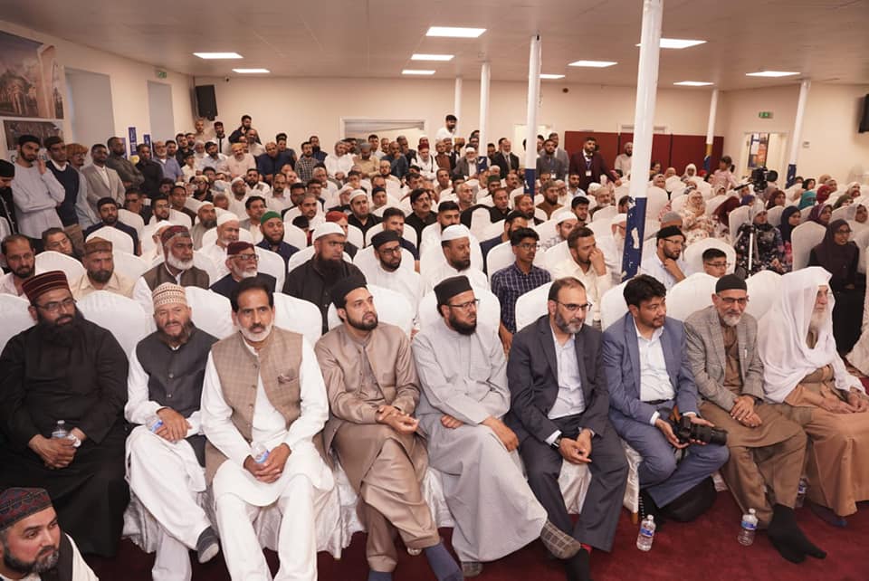 Dr Muhammad Tahir-ul-Qadri meets donors in Bradford