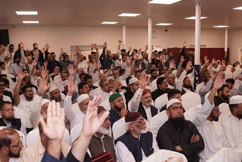 Dr Muhammad Tahir-ul-Qadri meets donors in Bradford