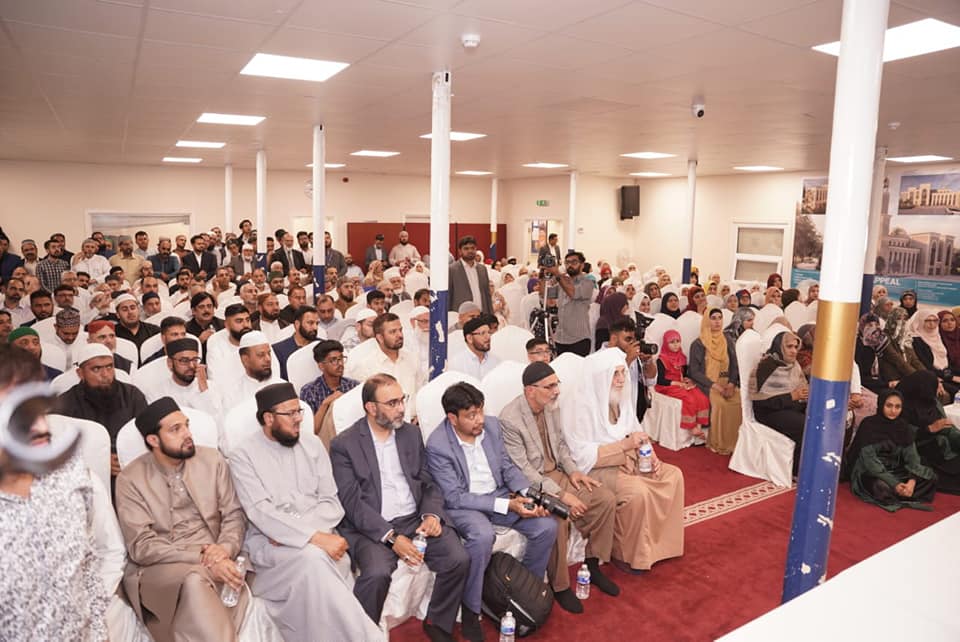 Dr Muhammad Tahir-ul-Qadri meets donors in Bradford