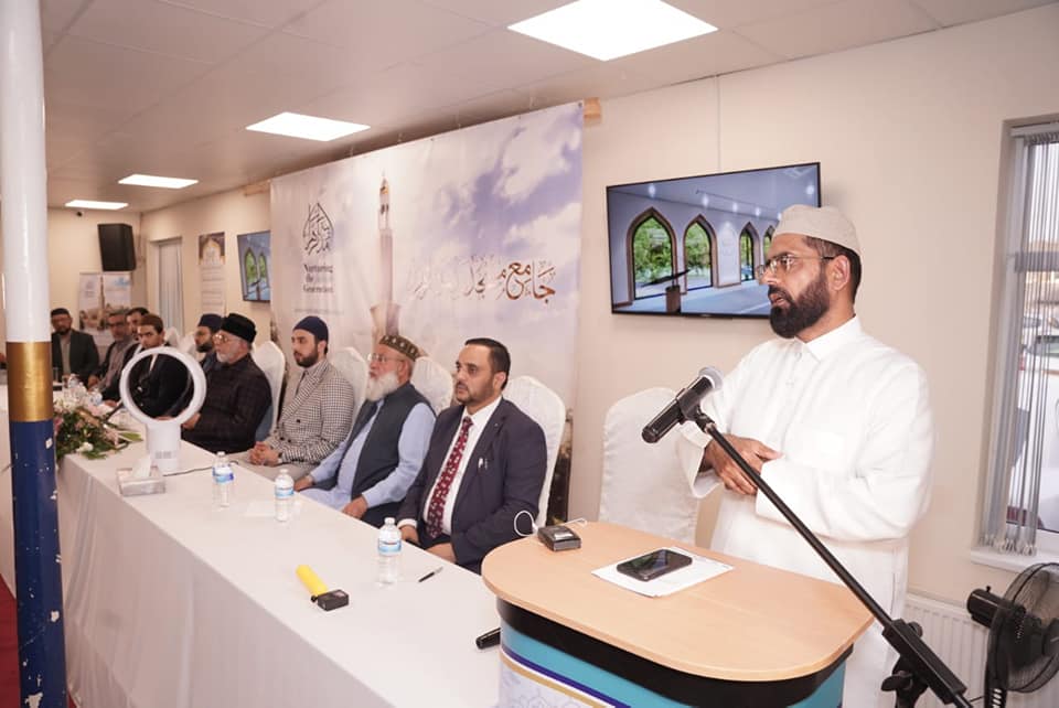 Dr Muhammad Tahir-ul-Qadri meets donors in Bradford