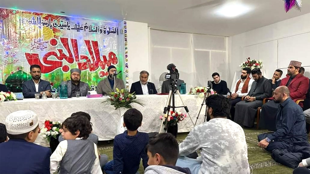 Hammad Mustafa Qadri addressing Milad-e-Mustafa Conference in Malmo-Sweden