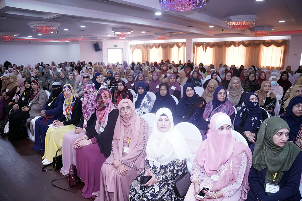 Dr Ghazala Qadri addresses award ceremony in UK