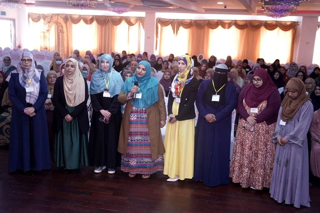 Dr Ghazala Qadri addresses award ceremony in UK