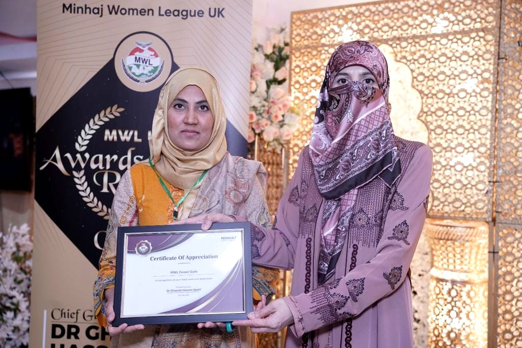 Dr Ghazala Qadri addresses award ceremony in UK