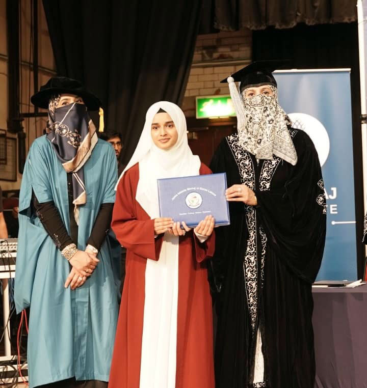 Dr Ghazala Qadri addressing graduation ceremony in Londong -3