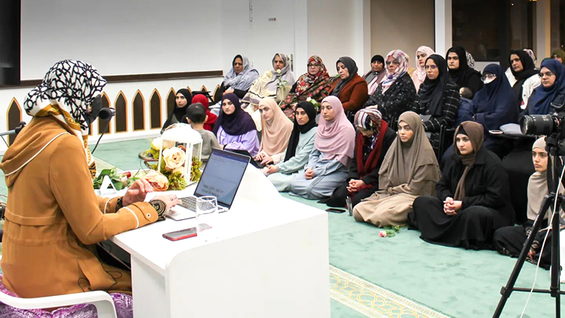 Dr. Ghazala Qadri delivered lecture on International Women's Day in Paris