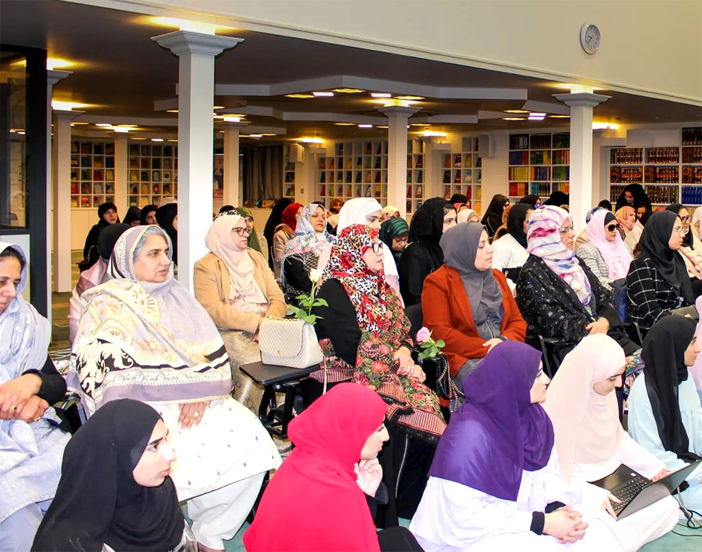 Dr. Ghazala Qadri delivered lecture on International Women's Day in Paris