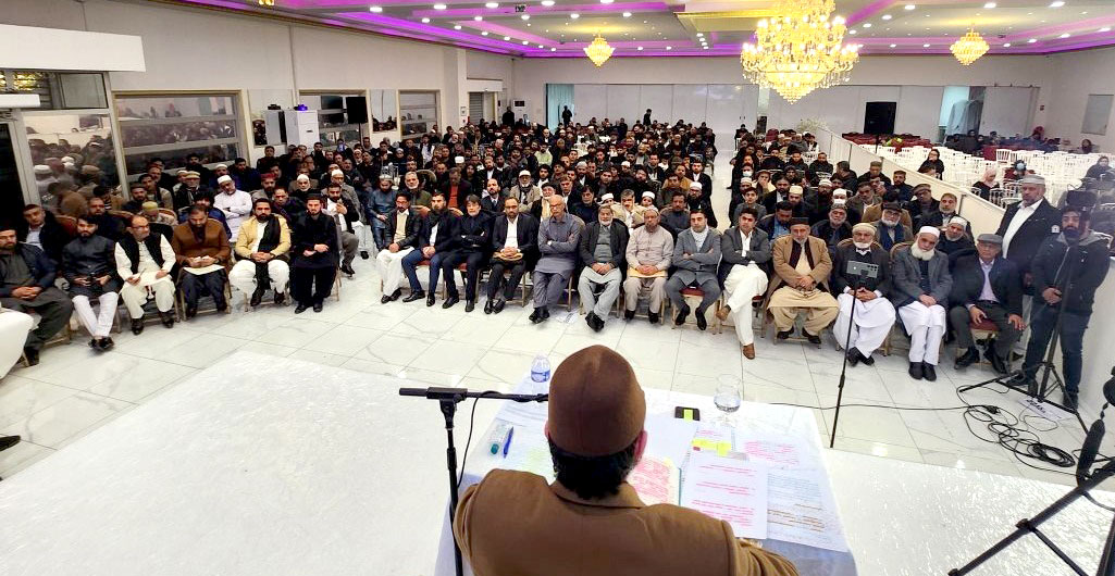 Dr Hassan Mohi ud Din Qadri addressing Shab e Barat spiritual gathering in Paris