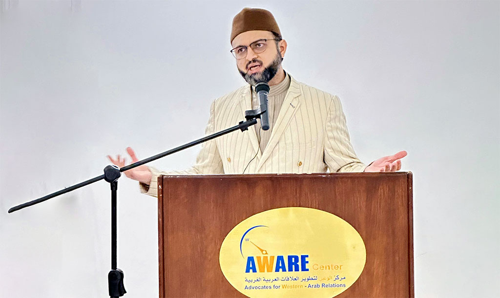 Dr Hassan Qadri addressing to foreign ambassadors on topic of constitution of Madinah in Kuwait