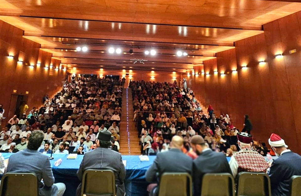 Dr Hussain Qadri addressing Milad conference in Spain