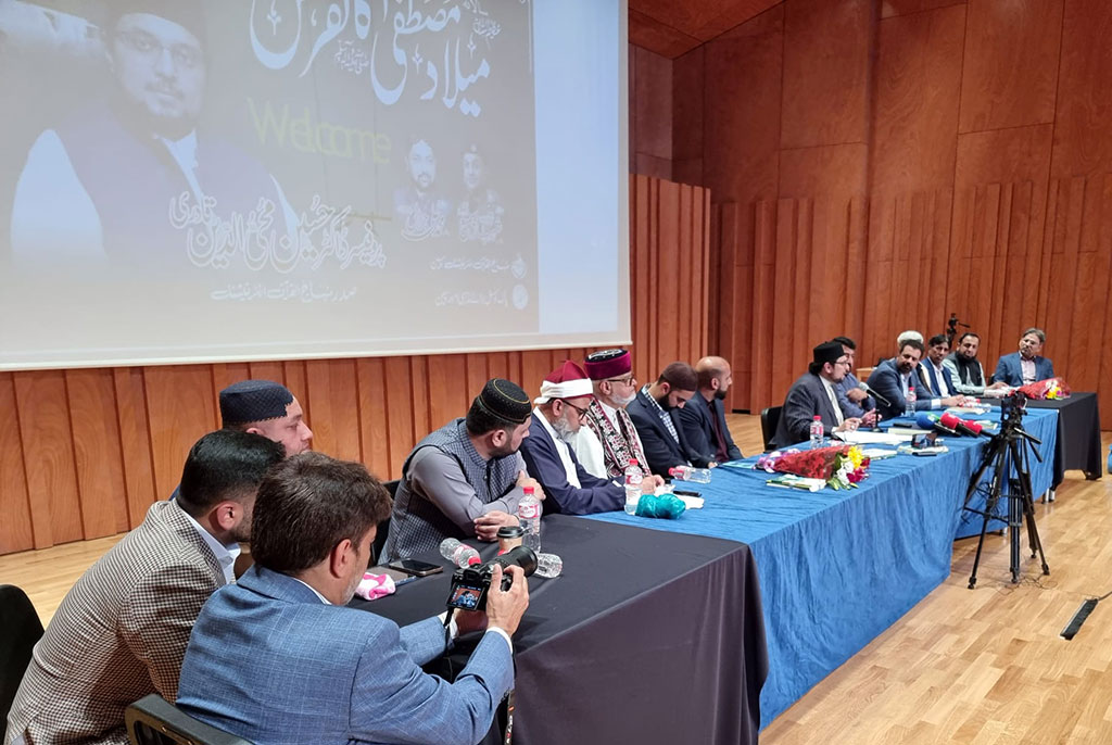 Dr Hussain Qadri addressing Milad conference in Spain