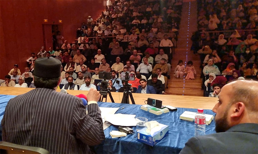 Dr Hussain Qadri addressing Milad conference in Spain