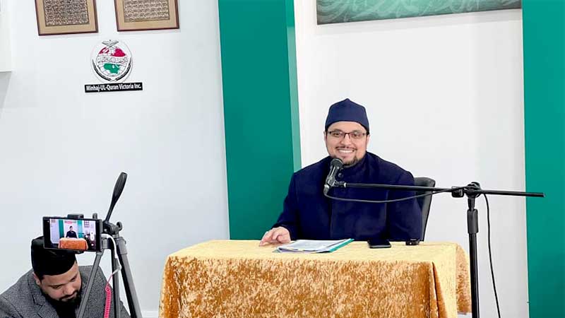 Dr Hussain Qadri adressing Khutba Jumma at Victoria