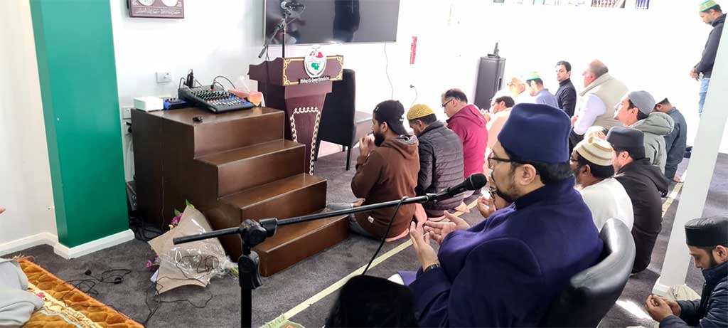 Dr Hussain Qadri adressing Khutba Jumma at Victoria