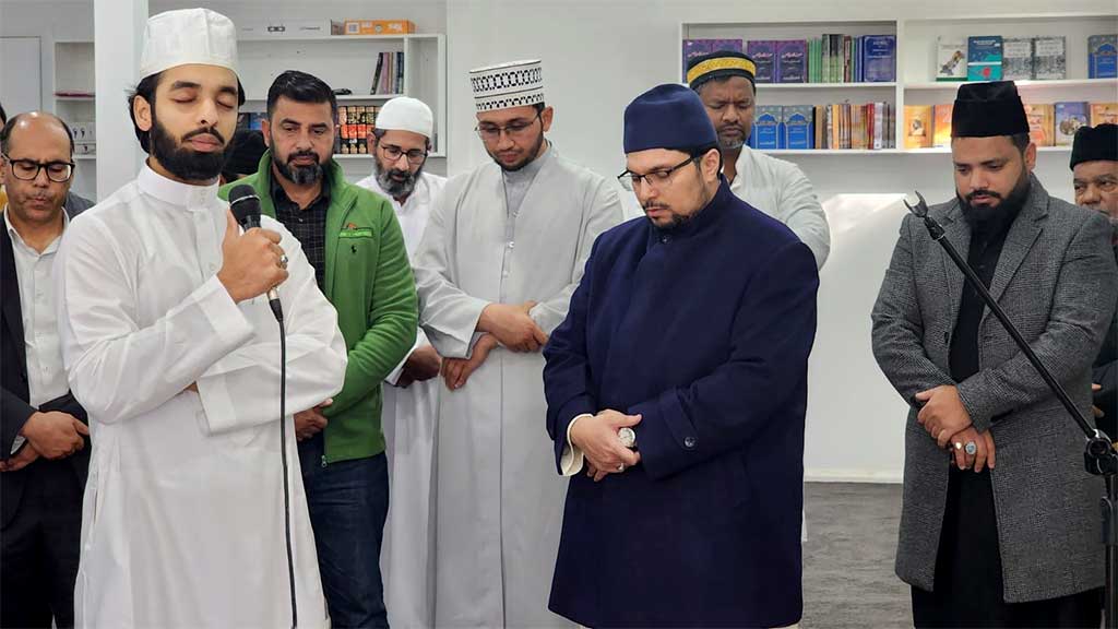 Dr Hussain Qadri adressing Khutba Jumma at Victoria