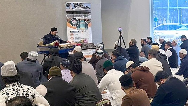 Dr Hussain Qadri adressing Khutba Jummah at Jamia Minhaj victoria