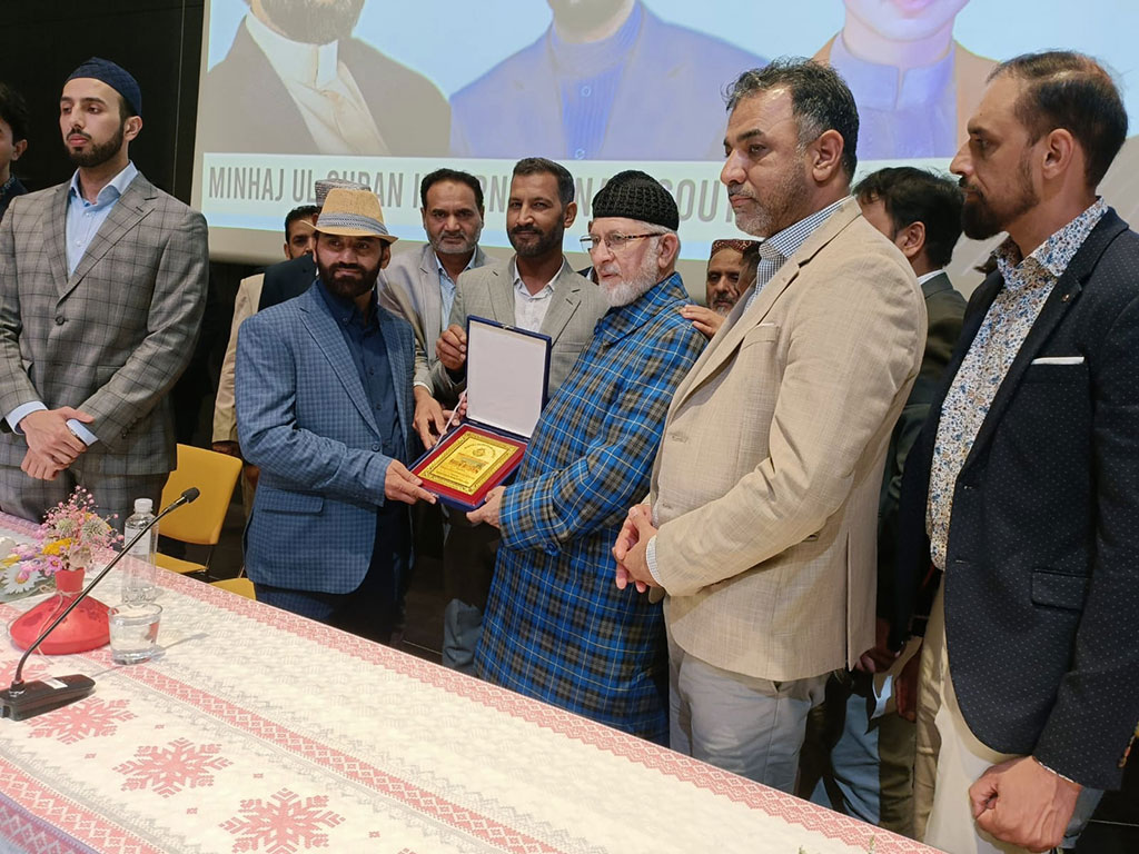 dr tahir ul qadri adressing tarbiati session