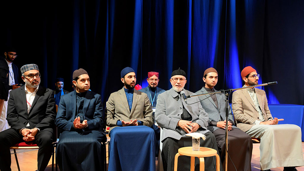 Dr Tahir-ul-Qadri graces the spiritual session at Al-Hidayah Day 2