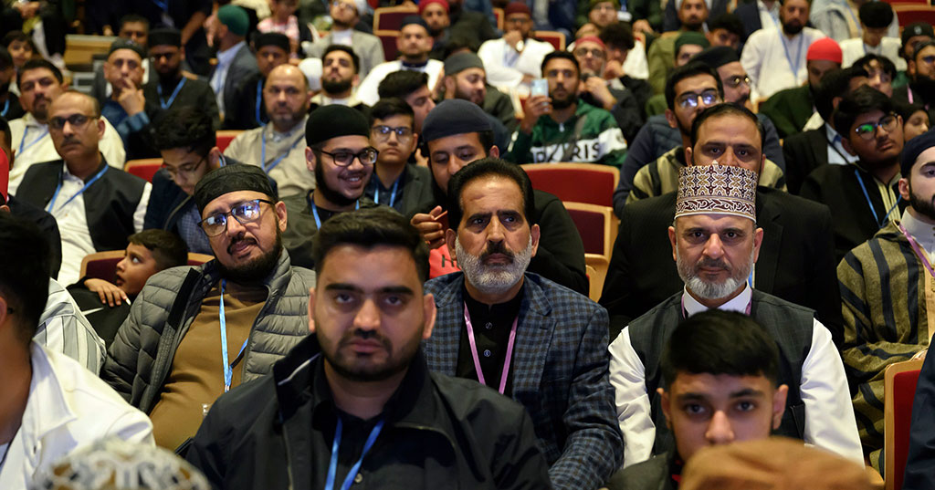 Dr Tahir-ul-Qadri graces the spiritual session - Al-Hidayah Day 2