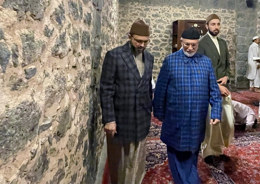 Dr Tahir ul Qadri reached Saudi Arabia to perform Umrah