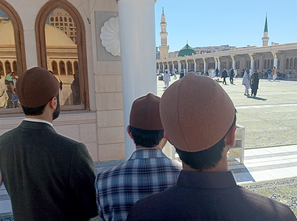 Dr Tahir ul Qadri reached Saudi Arabia to perform Umrah