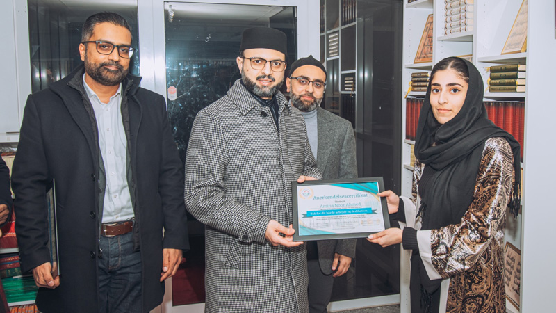 Inauguration of Qur'an Wall by Dr. Hassan Qadri in Minhaj-ul-Qur'an Danish Library