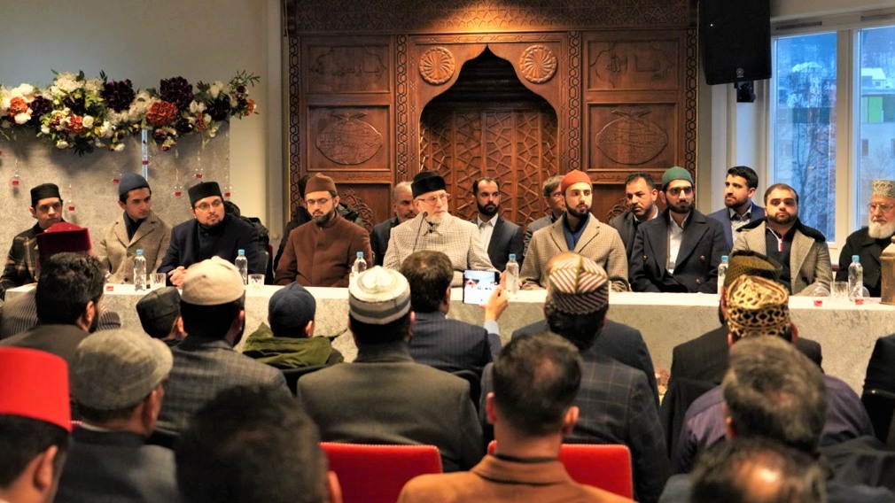 Dr Muhammad Tahir-ul-Qadri addressing appreceation ceremony of Irfan ul Quran Danish translation