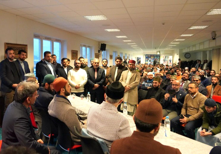 Dr Muhammad Tahir-ul-Qadri addressing appreceation ceremony of Irfan ul Quran Danish translation