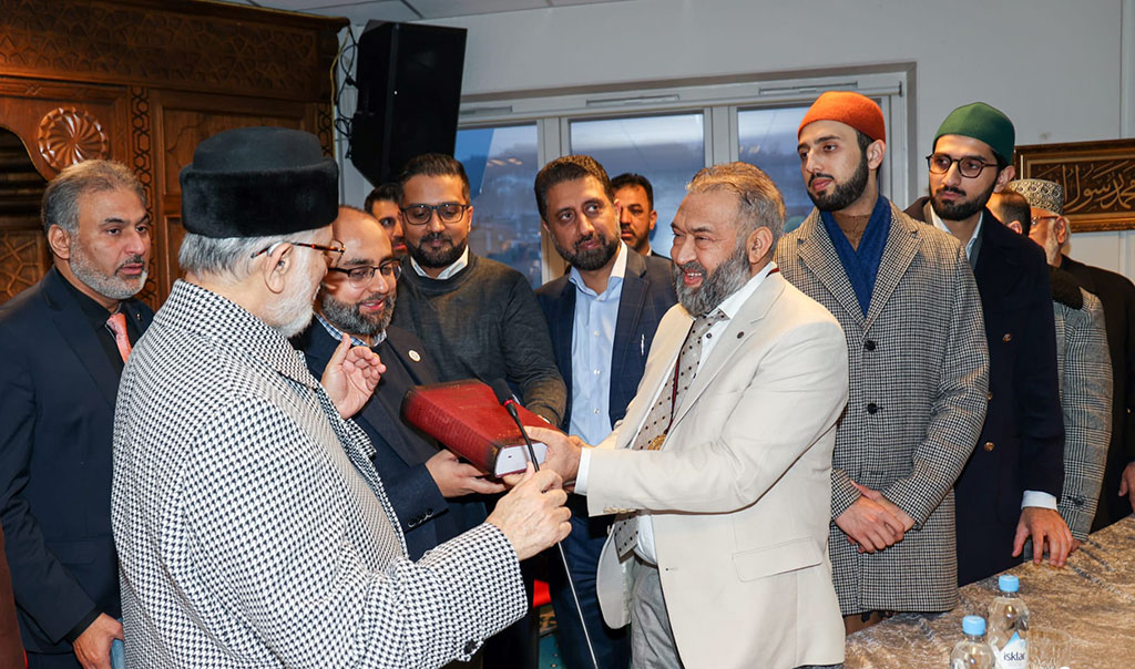 Dr Muhammad Tahir-ul-Qadri addressing appreceation ceremony of Irfan ul Quran Danish translation