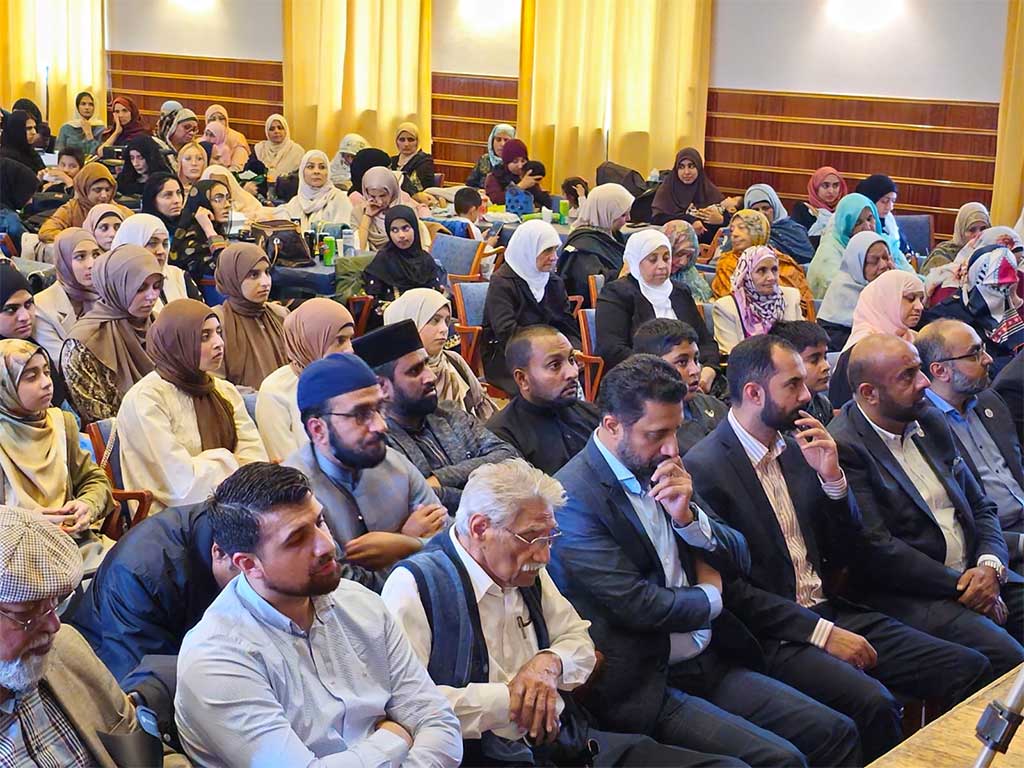 Dr Tahir ul Qadri addressing Tarbiyati Session in Malmo Sweden -4