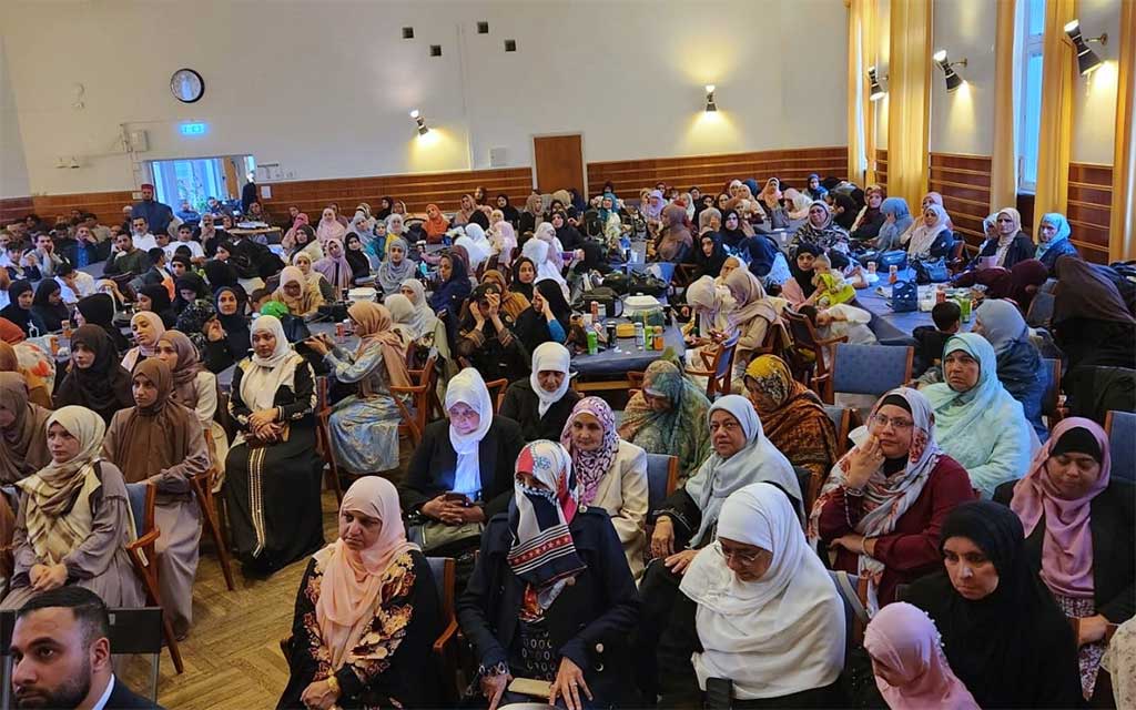 Dr Tahir ul Qadri addressing Tarbiyati Session in Malmo Sweden -6