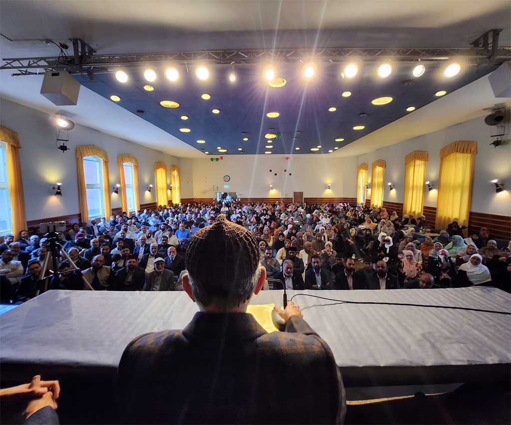 Dr Tahir ul Qadri addressing Tarbiyati Session in Malmo Sweden