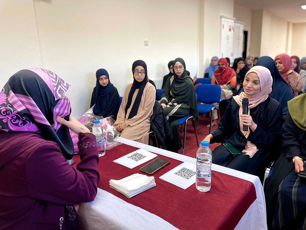 dr ghazala qadri meeting with minhaj sisters