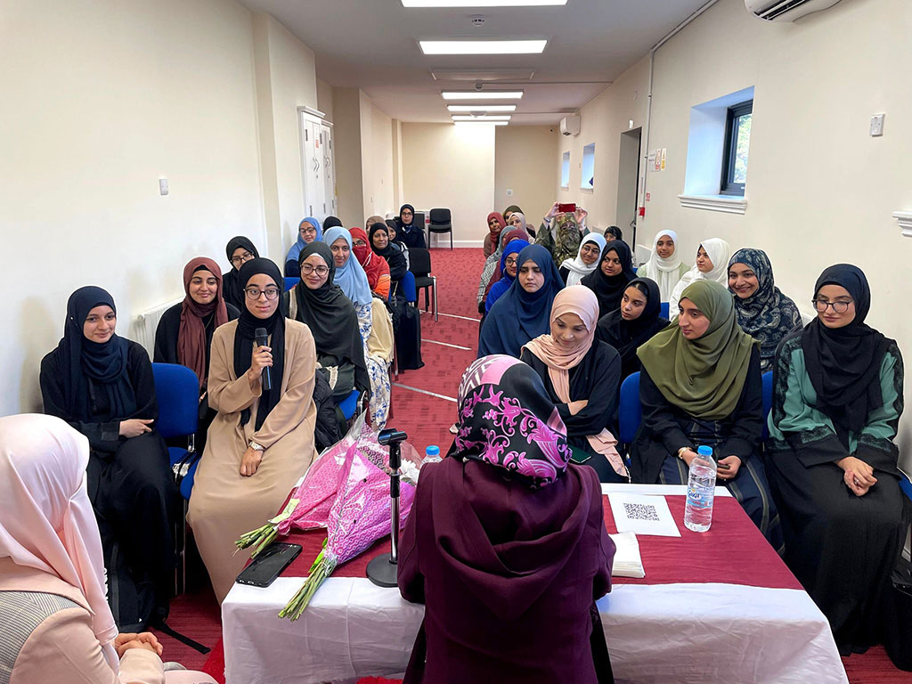 dr ghazala qadri meeting with minhaj sisters