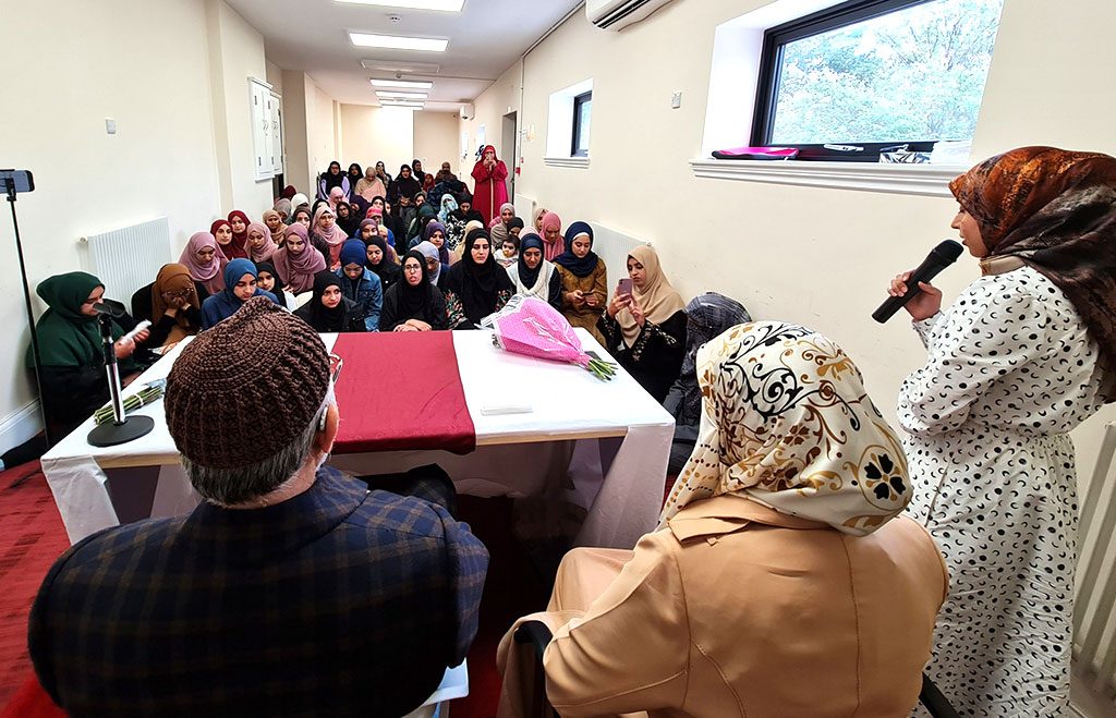 dr tahir ul qadri meeting with minhaj sisters