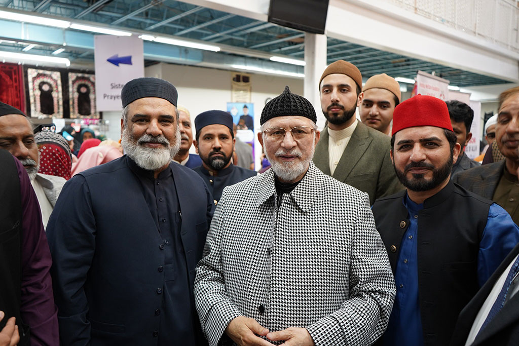 dr. tahir ul qadri offers eid prayers