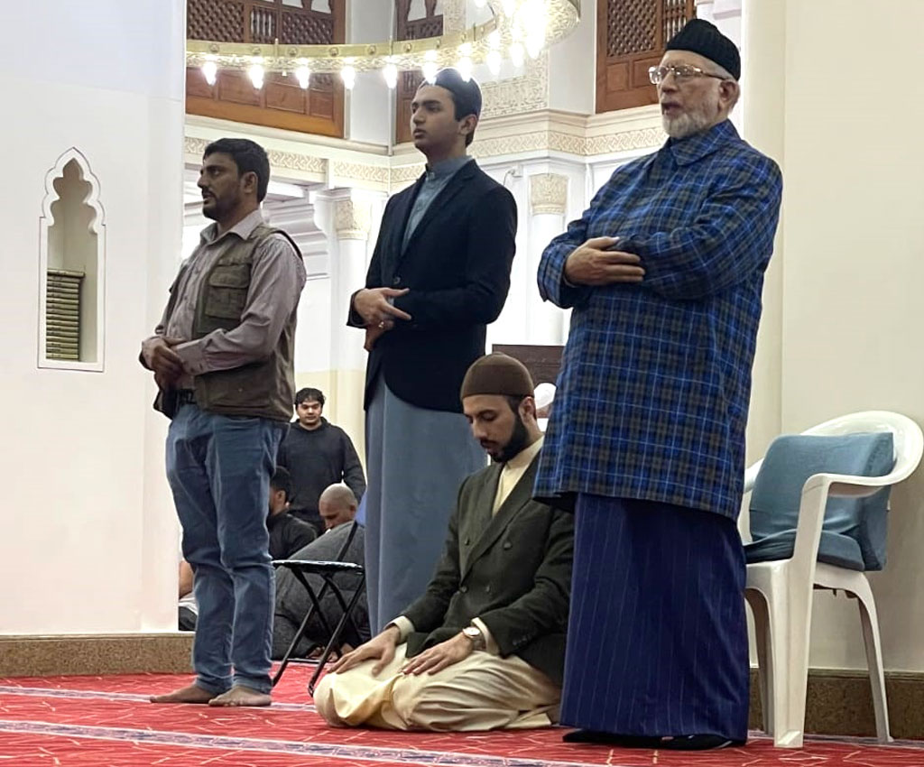 shaykh ul islam perform ummrah