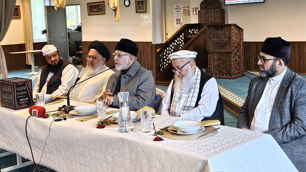 Dr Tahir ul qadri meeting with Scholors
