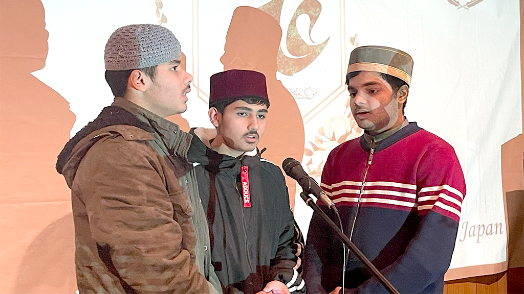 Halqa e durood in genma center japan