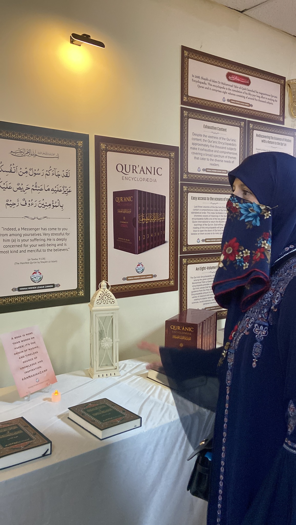 Dr Ghazala Qadri inaugurates the Wall of Knowledge