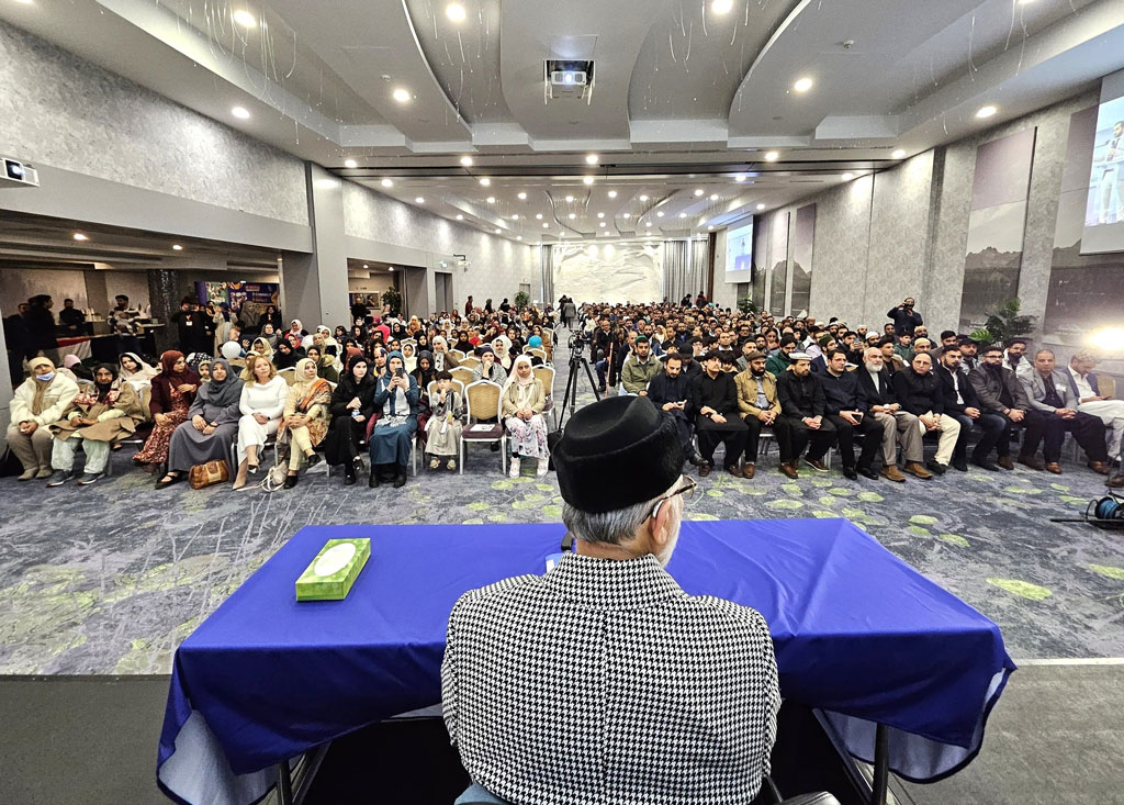 shaykh ul islam addresses at  crown plaza hotel