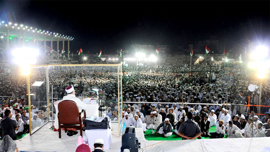 Shaykh-ul-Islam delivers lecture Dars-e-Hadith in Hyderabad Deccan India 2012