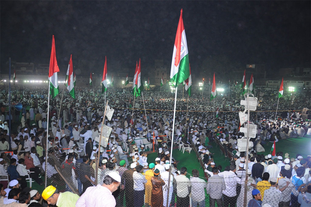 Shaykh-ul-Islam delivers lecture Dars-e-Hadith in Hyderabad Deccan India 2012