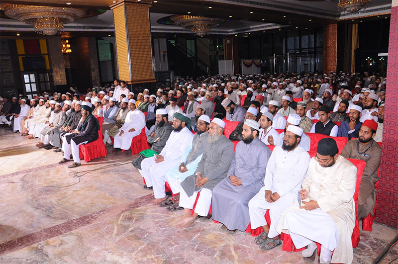Shaykh-ul-Islam delivers lecture Dars-e-Usool-e-Hadith in Hyderabad Deccan India 2012